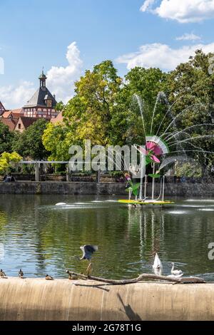 Europa, Deutschland, Baden-Württemberg, Landkreis Ludwigsburg, Bietigheim-Bissingen, Blick vom Bürgergarten über die Enz auf den Overland-Park und die Altstadt von Bietigheim mit dem unteren Tor Stockfoto