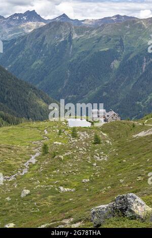 Europa, Österreich, Tirol, Verwall, Paznaun, Galtür, Friedrichshafener Hütte, Blick hinunter zur Friedrichshafener Hütte Stockfoto