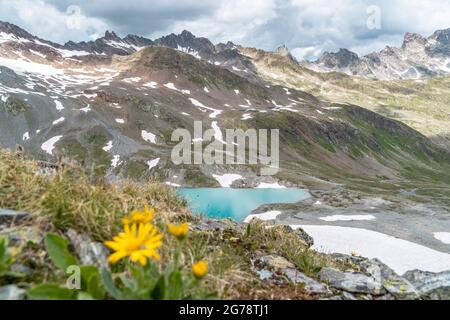 Europa, Österreich, Tirol, Verwall, Paznaun, Galtür, Friedrichshafener Hütte, Blick auf den türkisfarbenen Schottensee und das Fasultal Stockfoto