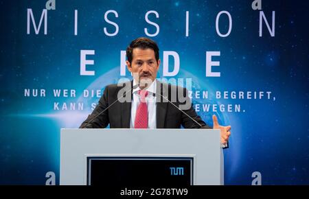 Ottobrunn, Deutschland. Juli 2021. Thomas F. Hofmann, Präsident der Technischen Universität München (TUM), spricht bei der Einweihung des neuen Fakultätsgebäudes der Technischen Universität München (TUM) für Luftfahrt, Raumfahrt und Geodäsie. Quelle: Sven Hoppe/dpa/Alamy Live News Stockfoto