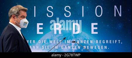 Ottobrunn, Deutschland. Juli 2021. Der bayerische Ministerpräsident Markus Söder (CSU) nimmt an der Eröffnung des neuen Fakultätsgebäudes der Technischen Universität München (TUM) für Luftfahrt, Raumfahrt und Geodäsie Teil. Quelle: Sven Hoppe/dpa/Alamy Live News Stockfoto