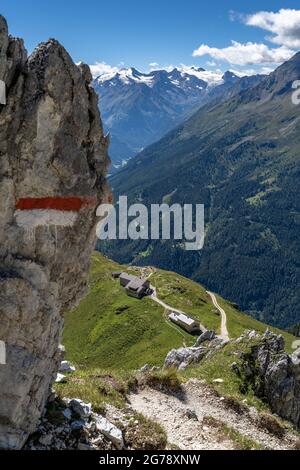 Europa, Österreich, Tirol, Stubaier Alpen, Blick auf die Starkenburger Hütte und die Stubaier Eisgipfel Stockfoto