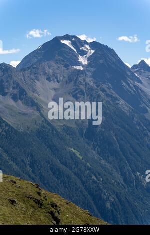 Europa, Österreich, Tirol, Stubaier Alpen, Blick von der Starkenburger Hütte auf den mächtigen Habicht Stockfoto