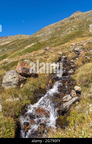 Europa, Österreich, Tirol, Ötztal Alpen, Ötztal, Gebirgsbach in den Ötztal Alpen Stockfoto