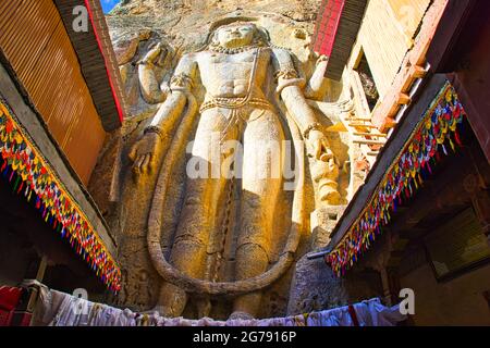 Die Zukunft von Maitreya, Kloster Murbeck. Buddha-Statue. Blick auf Lamayuru und Kargil in Ladakh, Jammu und Kaschmir, Indien, Juni 2018 Stockfoto