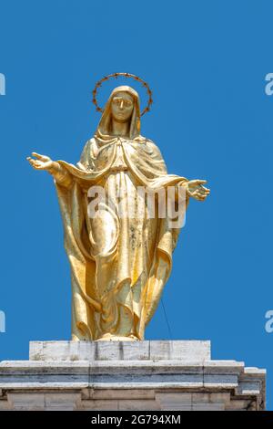 kathedrale von santa maria degli angeli la faccita Detail der goldenen Statue Stockfoto