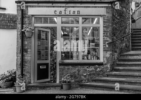 Cofion Second Hand Buchladen in Tenby, Pembrokeshire, Wales Stockfoto