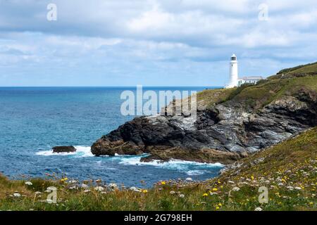 Trevose Head, Cornwall, UK mit dem Leuchtturm im Hintergrund Stockfoto