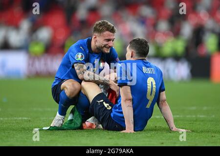 London, Großbritannien. Juli 2021. Ciro IMMOBIL (ITA) mit Andrea BELOTTI (ITA) nach dem Ende des Spiels. Finale, Spiel M51, Italien (ITA) - England (eng) 4-3 IE am 07/11/2021 in London/Wembley Stadium. Fußball Euro 2020 von 11.06.2021-11.07.2021. Foto; Marvin Guengoer/GES/Pool via Sven Simon Fotoagentur GmbH & Co. Pressefoto KG # Prinzessin-Luise-Str. 41 # 45479 M uelheim/R uhr # Tel 0208/9413250 # Fax. 0208/9413260 # GLS Bank # BLZ 430 609 67 # Konto 4030 025 100 # IBAN DE75 4306 0967 4030 0251 00 # BIC GENODEM1GLS # www.svensimon.net. Quelle: dpa picture Alliance/Alamy Live News Stockfoto