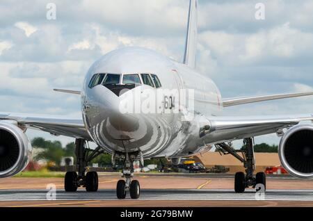 Japan Air Self Defense Force Boeing KC-767J Tanklastwagen-Transportflugzeug 07-3604, basierend auf Boeing 767. Bei RAF Fairford für RIAT Stockfoto