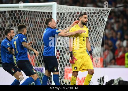 London, Großbritannien. 12. Juli 2021. Letzter Jubel um den Torwart Gianluigi DONNARUMMA (ITA) mit Andrea BELOTTI (ITA), Jubel, Freude, Begeisterung, Aktion. Finale, Spiel M51, Italien (ITA) - England (eng) 4-3 IE am 07/11/2021 in London/Wembley Stadium. Fußball Euro 2020 von 11.06.2021-11.07.2021. Foto; Marvin Guengoer/GES/Pool via Sven Simon Fotoagentur GmbH & Co. Pressefoto KG # Prinzessin-Luise-Str. 41 # 45479 M uelheim/R uhr # Tel 0208/9413250 # Fax. 0208/9413260 # GLS Bank # BLZ 430 609 67 # Konto 4030 025 100 # IBAN DE75 4306 0967 4030 0251 00 # BIC GENODEM1GLS # www.svensimon.net. Kredit: dp Stockfoto