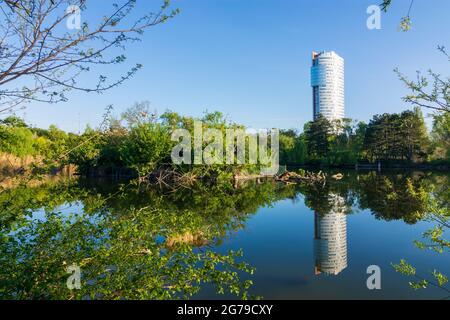 Wien, Florido Tower, Park Wasserpark im Jahr 21. Floridsdorf, Wien, Österreich Stockfoto