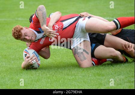 Castleford, England - 11. Juli 2021 - Harvey Livett (20) von Salford Red Devils in Aktion während der Rugby League Betfred Super League Castleford Tigers vs Salford Red Devils im Mend-A-Hose Stadium, Castleford, Großbritannien Dean Williams/Alamy Live Stockfoto