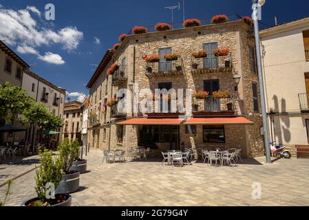 Gebäude des Restaurants Fonda Sala, mit 1 Michelin-Stern, in der Stadt Olost (Osona, Barcelona, Katalonien, Spanien) ESP: Edificio de la Fonda Sala Stockfoto