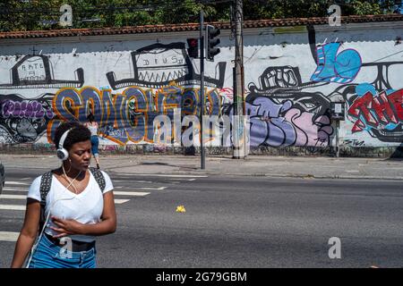 Straßenszene in der Nähe von Jardim Botanico, Rio de Janeiro, Brasilien Stockfoto