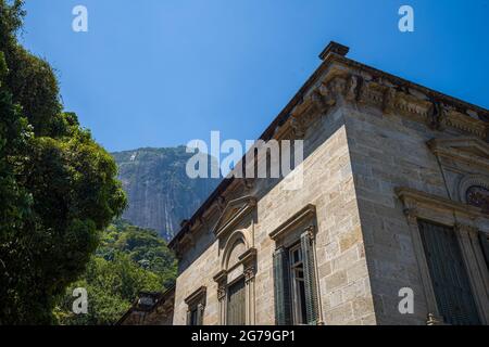 Villa im italienischen Architekturstil im Parque Lage. Es ist jetzt eine School of Visual Arts von Rio de Janeiro, Brasilien Stockfoto