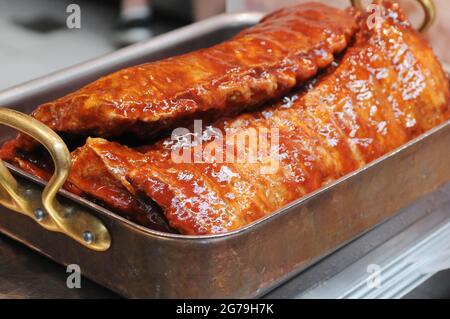 Kopenhagen, Dänemark. 12.Juli 2021,Metzger bereitet Schweinefleisch für Bracuse in der dänischen Hauptstadt Kopenhagen Dänemark. (Foto..Francis Joseph Dean/Dean Picture Stockfoto