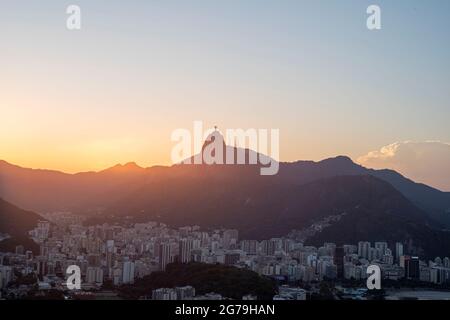 Sonnenuntergang vom Zuckerhut, Rio de Janeiro, Brasilien Stockfoto