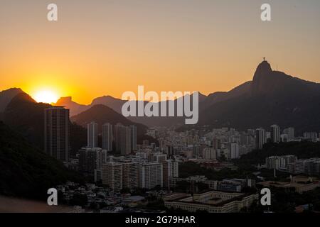 Sonnenuntergang vom Zuckerhut, Rio de Janeiro, Brasilien Stockfoto