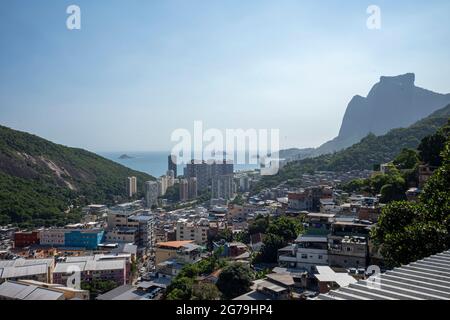 In Rocinha. Die größte Favela Brasiliens befindet sich in der südlichen Zone von Rio de Janeiro zwischen den Bezirken SÃ£o Conrado und Gávea. Stockfoto