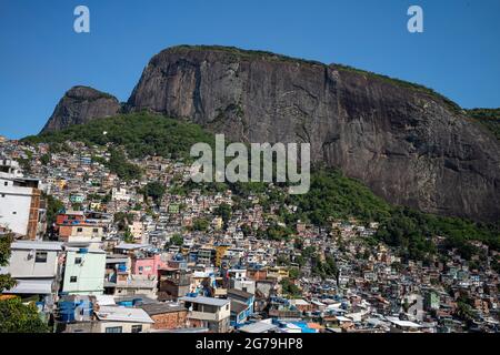 In Rocinha. Die größte Favela Brasiliens befindet sich in der südlichen Zone von Rio de Janeiro zwischen den Bezirken SÃ£o Conrado und Gávea. Stockfoto