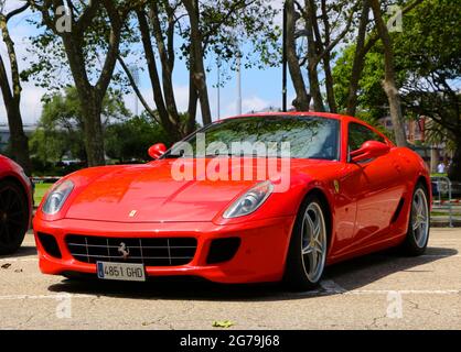 Vorderansicht eines Ferrari 599 GTB Fioranocar geparkt bei einem Super Car Day öffentliche Veranstaltung Sardinero Santander Cantabria Spanien 2021. Juni Stockfoto