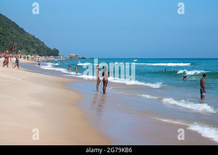 Strandleben am Strand von Grumari auf der Westseite von Rio de Janeiro, Brasilien, Südamerika, Brasilien Stockfoto