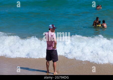 Strandleben am Strand von Grumari auf der Westseite von Rio de Janeiro, Brasilien, Südamerika, Brasilien Stockfoto