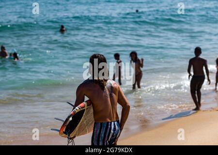 Strandleben am Strand von Grumari auf der Westseite von Rio de Janeiro, Brasilien, Südamerika, Brasilien Stockfoto