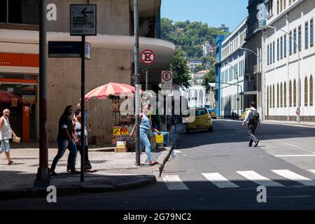 Das Aquädukt Carioca wurde Mitte des 18. Jahrhunderts erbaut und wird auch Arcos da Lapa (Lapa Arches) in Rio de Janeiro, Brasilien, genannt Stockfoto