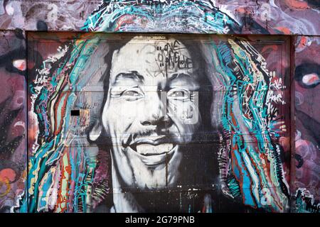 Graffiti im Slum der Favela vidigal - auf dem Weg nach Morro Dois Irmaos (Two Brothers Hill) in Rio de Janeiro, Brasilien - aufgenommen mit leica m10 Stockfoto