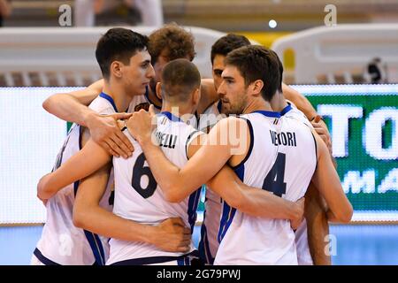 Cisterna Di Latina, Italien. Juli 2021. Italien gegen Argentinien beim Testspiel Volley, bevor es zu den Olympischen Spielen in Tokio beim Palazzetto dello Sport (Cisterna di Latina) aufbruch. (Foto von Domenico Cippitelli/Pacific Press) Quelle: Pacific Press Media Production Corp./Alamy Live News Stockfoto