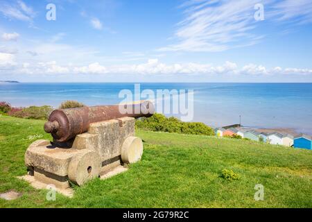 Cannon mit Blick auf das Meer auf den Tankerton Hängen Whitstable Kent England GB Europa Stockfoto