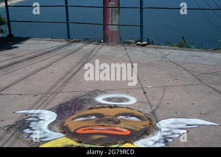 Graffiti im Slum der Favela vidigal - auf dem Weg nach Morro Dois Irmaos (Two Brothers Hill) in Rio de Janeiro, Brasilien - aufgenommen mit leica m10 Stockfoto