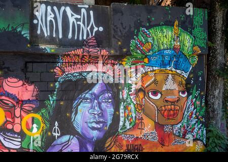 Graffiti im Slum der Favela vidigal - auf dem Weg nach Morro Dois Irmaos (Two Brothers Hill) in Rio de Janeiro, Brasilien - aufgenommen mit leica m10 Stockfoto