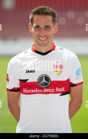 12. Juli 2021, Baden-Württemberg, Stuttgart: Offizieller Medientag des Bundesligisten VfB Stuttgart: Philipp Klement. Foto: Marijan Murat/dpa - WICHTIGER HINWEIS: Gemäß den Bestimmungen der DFL Deutsche Fußball Liga und/oder des DFB Deutscher Fußball-Bund ist es untersagt, im Stadion und/oder vom Spiel aufgenommene Fotos in Form von Sequenzbildern und/oder videoähnlichen Fotoserien zu verwenden oder zu verwenden. Stockfoto