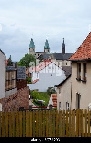 Deutschland, Sachsen-Anhalt, Gernrode, Stiftskirche St. Cyriakus, ist eines der wichtigsten ottonischen Baudenkmäler in Deutschland, Harz Stockfoto