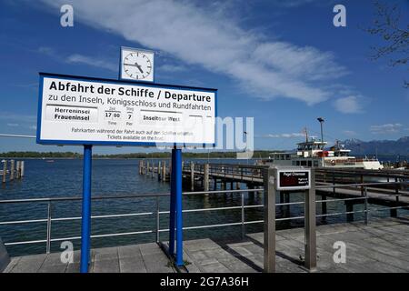 Deutschland, Bayern, Oberbayern, Chiemgau, Prien, Chiemsee, Anlegestelle, Ausflugsboot, Ausstellungsplatine Stockfoto