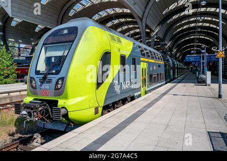 DB Regio Bombardier Twindexx Vario Zug in nah.SH Lackierung am Kieler Hauptbahnhof Stockfoto