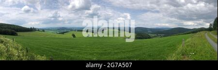 Romantischer Blick über das Sauerland Stockfoto