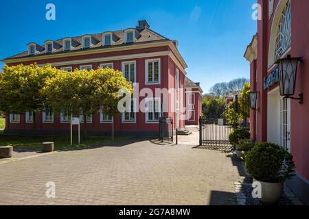 Deutschland, Oberhausen, Alt-Oberhausen, Ruhrgebiet, Niederrhein, Rheinland, Nordrhein-Westfalen, NRW, Schloss Oberhausen, Schloss und Restaurant, Klassizismus, Museum, Kunstausstellung, Ludwig-Galerie Stockfoto