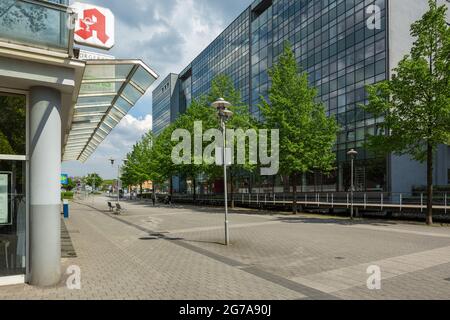 Deutschland, Oberhausen, Oberhausen-Sterkrade, Ruhrgebiet, Niederrhein, Rheinland, Nordrhein-Westfalen, Nordrhein-Westfalen, Technisches Rathaus an der Bahnhofstraße, ehemals Verwaltungsgebäude der Gutehoffnungshütte und MAN GHH Stockfoto