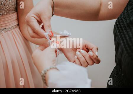 Hochzeitstag Braut und Bräutigam Fotoshooting Stockfoto