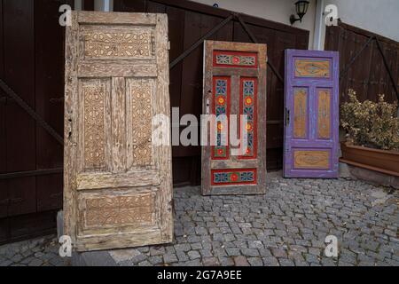 Traditionelle geschnitzte Türe des türkischen Hauses. Stockfoto