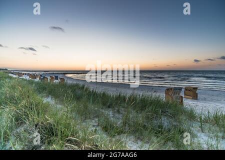 Am Abend bei Sonnenuntergang am Schönberger Strand, Schönberg, Deutschland Stockfoto