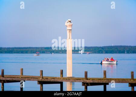 Der Hafenmeister blickt auf das Steinhuder Meer, Steinhude, Niedersachsen Stockfoto