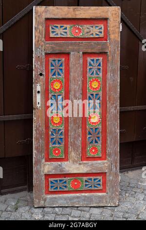 Traditionelle geschnitzte türe des türkischen Hauses. Stockfoto