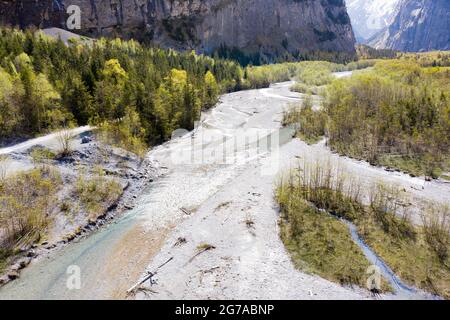 Wiesen und Wasserwelten im Gasterental, Schweiz Stockfoto