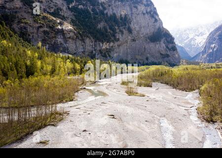 Wiesen und Wasserwelten im Gasterental, Schweiz Stockfoto