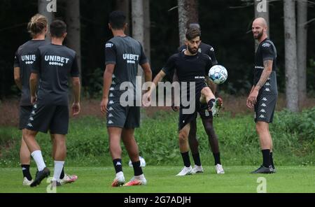 Charleroi's Ali Gholizadeh wurde während des Sommertrainingslagers des belgischen Fußballteams Sporting Charleroi in Aktion gezeigt, um sich auf die bevorstehende Saison vorzubereiten Stockfoto